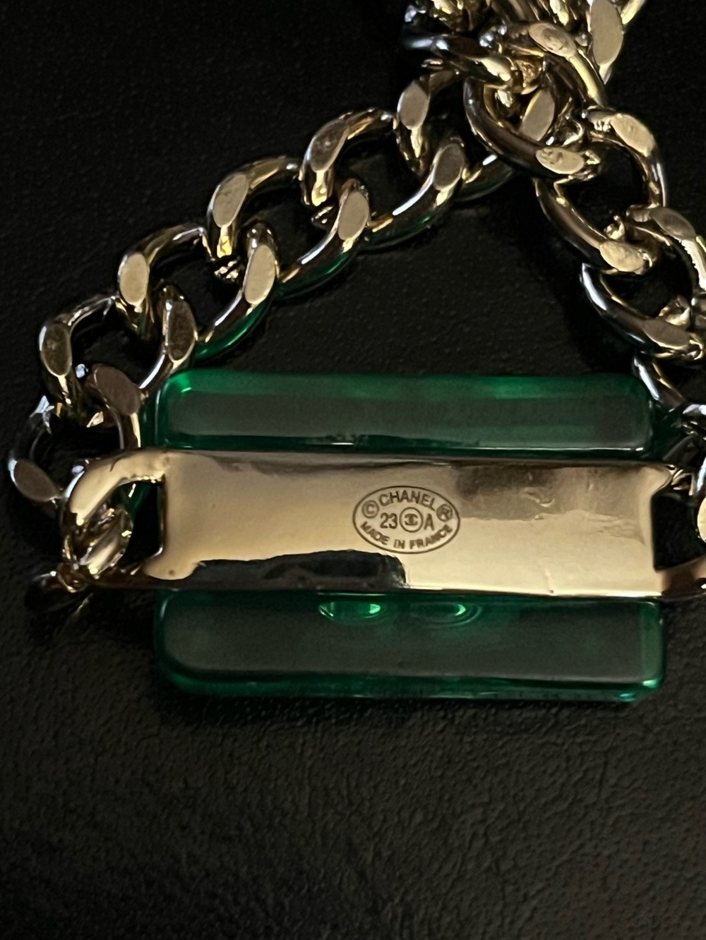 ChaneI 2023 Emerald Cube Letter Logo Chunky Chocker Silver Tone Necklace - Picture 6 of 7